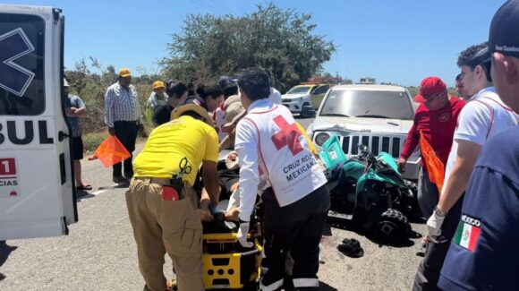 Menor resulta lesionado tras choque entre cuatrimoto y camioneta en Guasave, Sinaloa