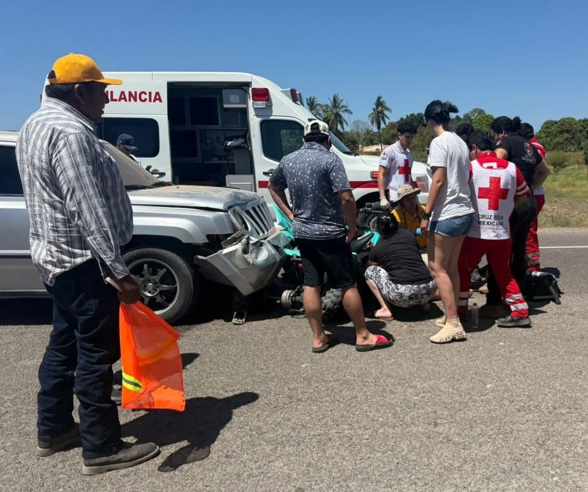 accidente entre cuatrimoto y camioneta deja un lesionado en guasave sinaloa
