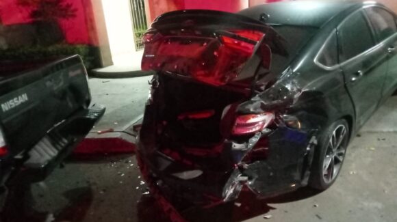 Dos adolescentes lesionados y cuantiosos daños dejan accidentes viales en Guasave, Sinaloa