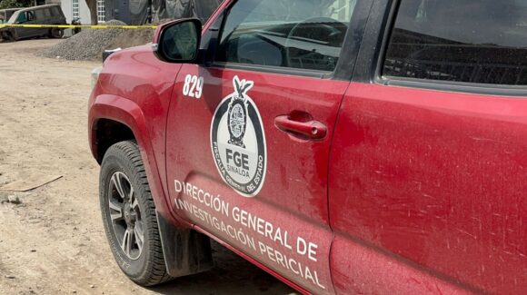 Muere hombre al caerle un vehículo mientras lo reparaba en Guasave, Sinaloa