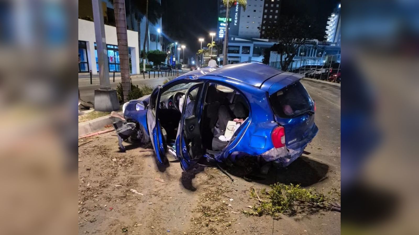Aparatoso accidente en la Zona Dorada de Mazatlán, Sinaloa, deja cinco lesionados