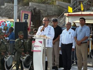 Alcalde de Ahome en evento de Topolobampo