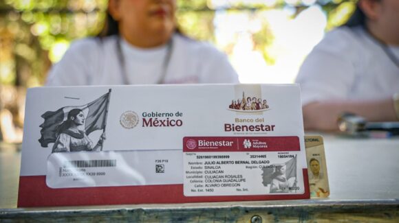 Arranca entrega de tarjeta Pensión Adulto Mayor, los nuevos beneficiados recibirán el primer pago en mayo