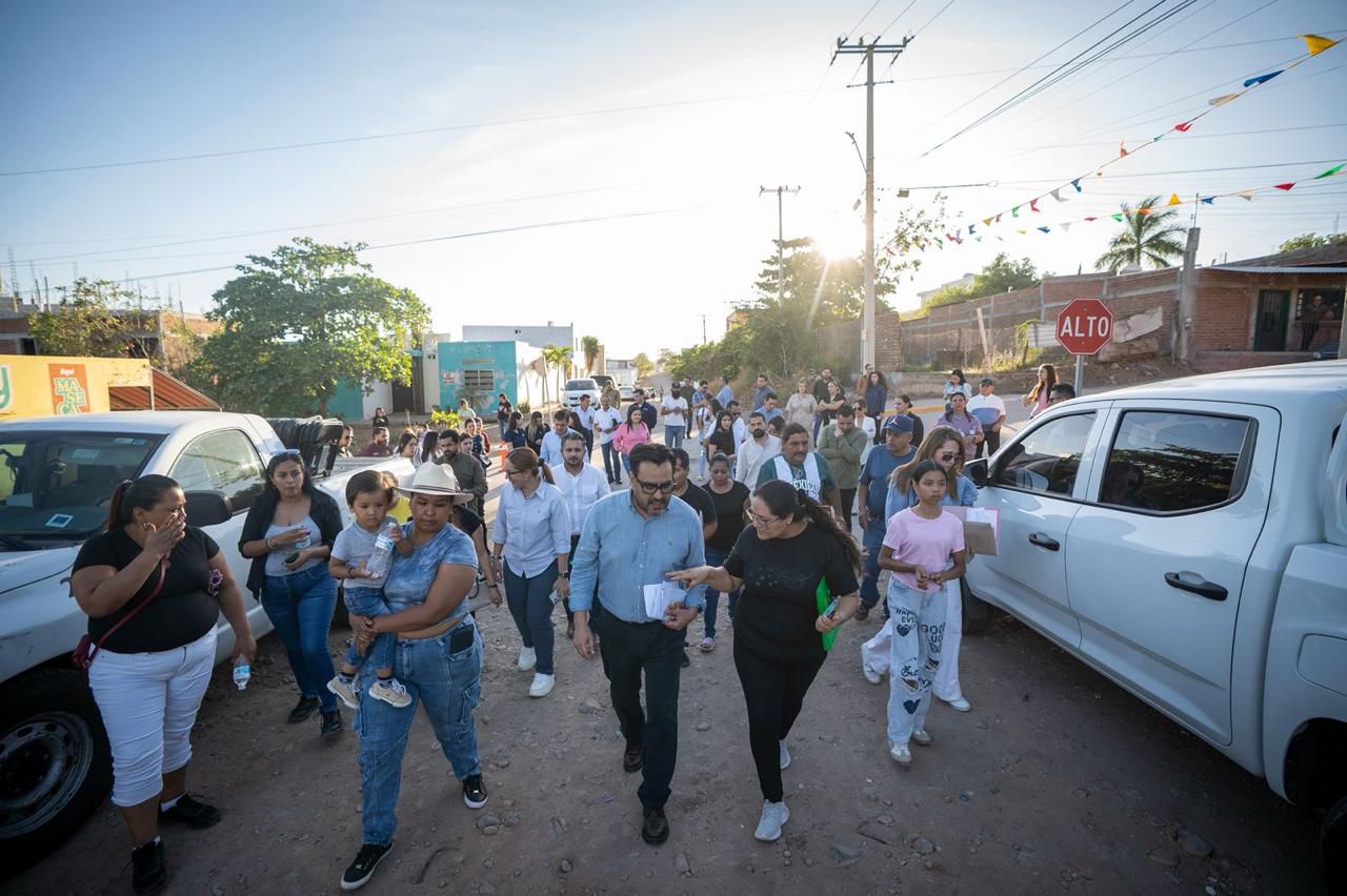 Entrega alcalde de Culiacán la calle 300 pavimentada