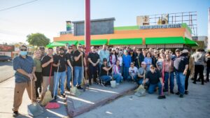alcaldesa de guasave encabeza brigada en el bulevar central equipo