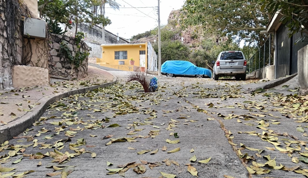 Alcantarilla sin tapa en Cerro del Vigía, en Mazatlán