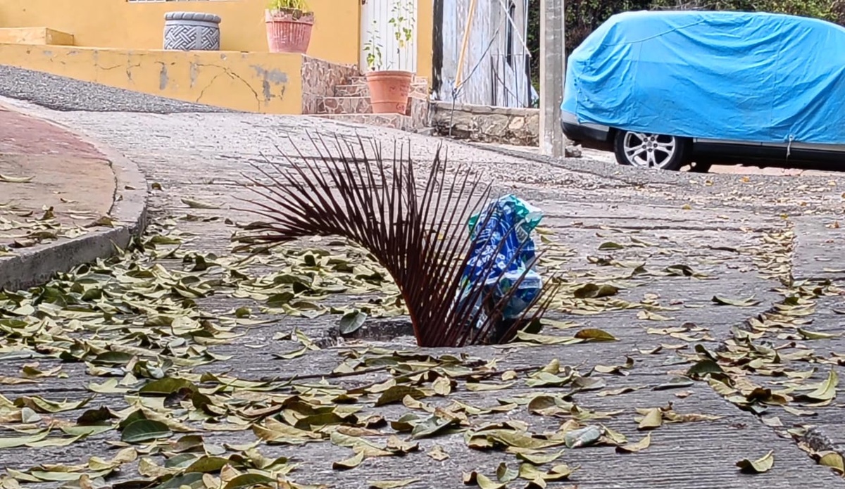 Alcantarilla sin tapa en Cerro del Vigía, en Mazatlán