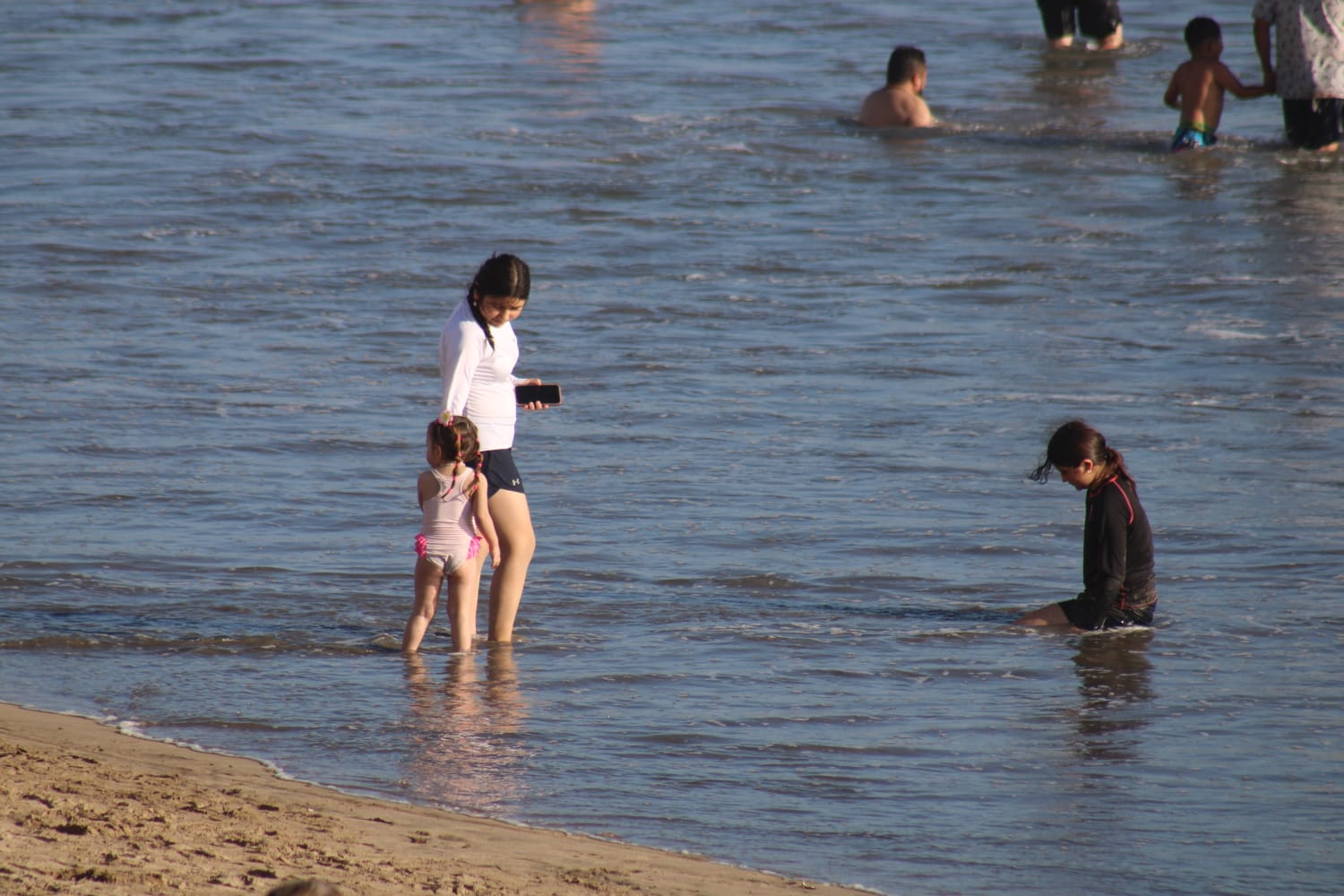 Alta afluencia turística en playas de Mazatlán