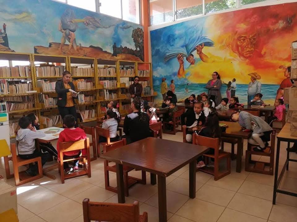 Alumnos de visita en la Biblioteca Pública Raúl Cervantes Ahumada