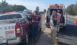 Vuelca tractocamión en la Maxipista Culiacán-Mazatlán