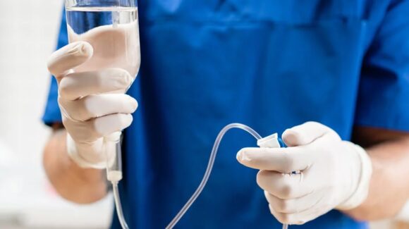 En Sonora investigan a médico ligado a muertes por sueros vitaminados