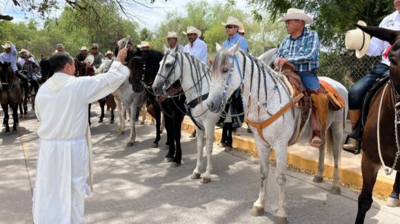 Arranca Cabalgata 2026 Pro Cruz Roja Guasave, Sinaloa, en honor a “El Tigre” Rojo Lamarque