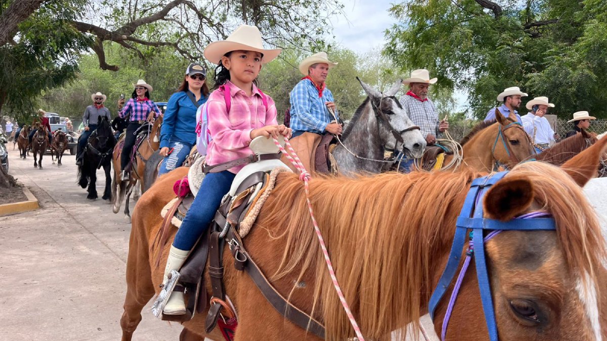 arranca cabalgata 2026 pro cruz roja guasave menor