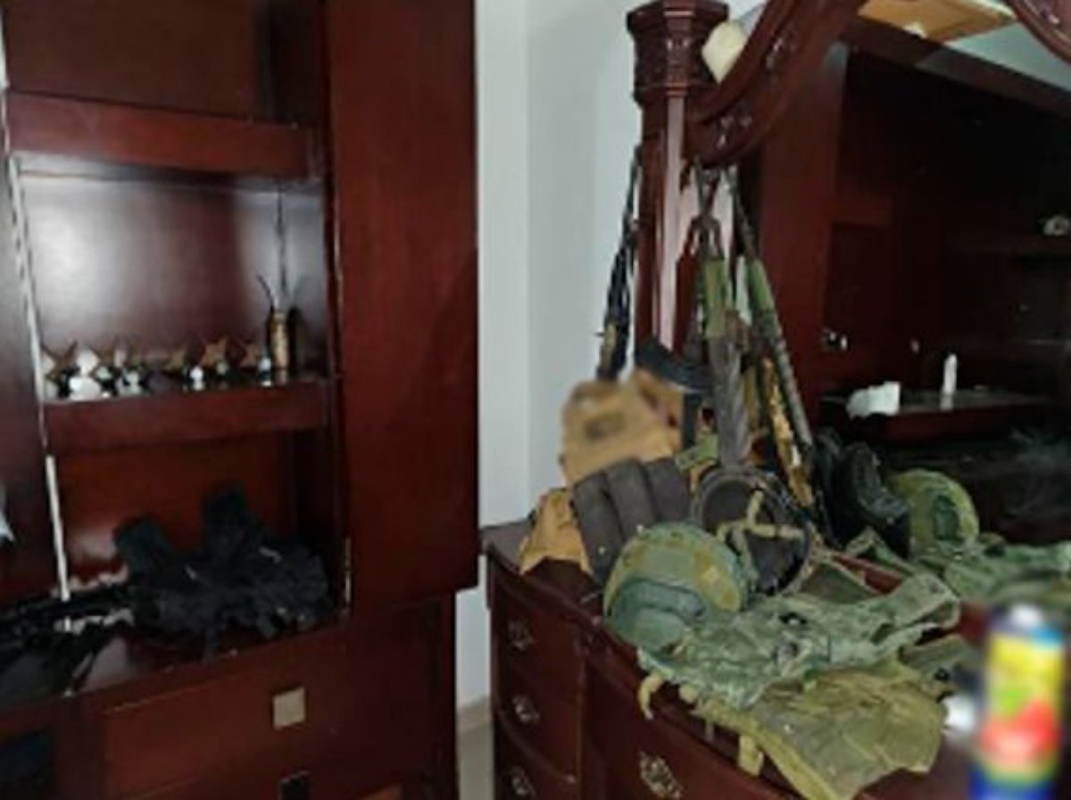 Armas y equipo táctico