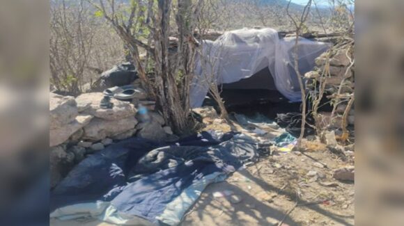 Ejército localiza campamento clandestino y decomisa arsenal en Elota, Sinaloa