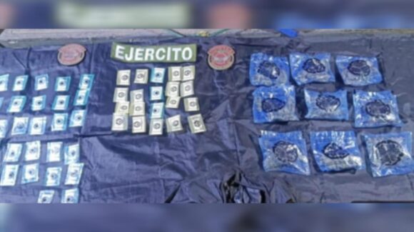 ¡Arrojan una mochila y huyen! Aseguran dosis de cristal, cocaína y marihuana en Culiacán