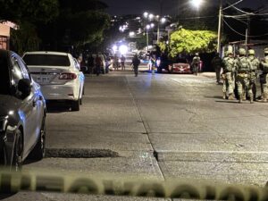 Dos hombres fueron atacados a balazos en la colonia Emiliano Zapata, en Culiacán