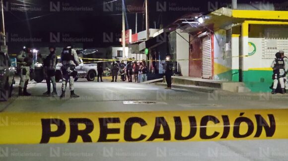 ¡Acababan de cenar! Atacan a pareja a balazos en taquería de Culiacán, Sinaloa; muere el hombre
