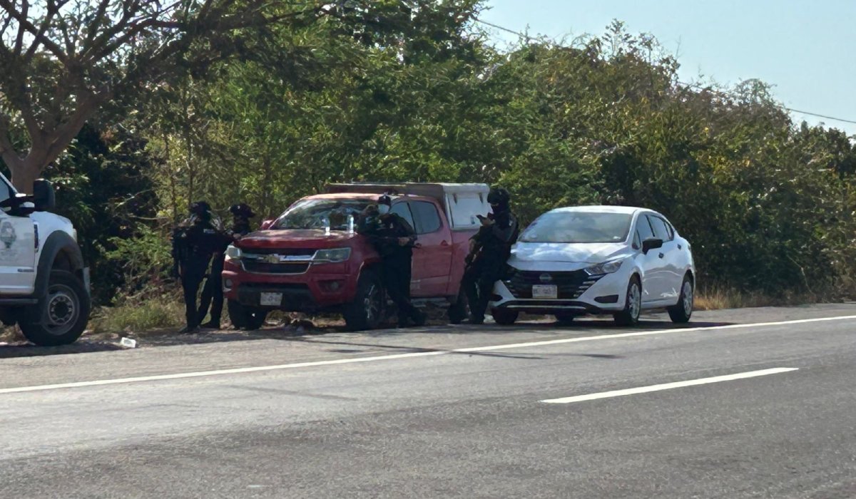Escena del ataque armado contra policías municipales de Escuinapa