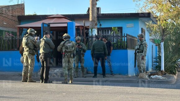 Hieren a balazos a un hombre en el patio frontal de un domicilio en la colonia 7 de Gotas, al oriente de Culiacán, Sinaloa