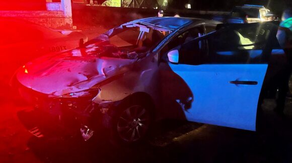 Localizan vehículo destrozado y abandonado tras volcadura, en Guasave, Sinaloa