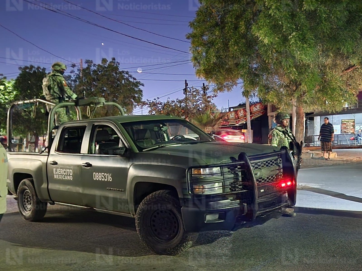 Autoridades en la colonia CNOP de Culiacán, donde balearon a una pareja