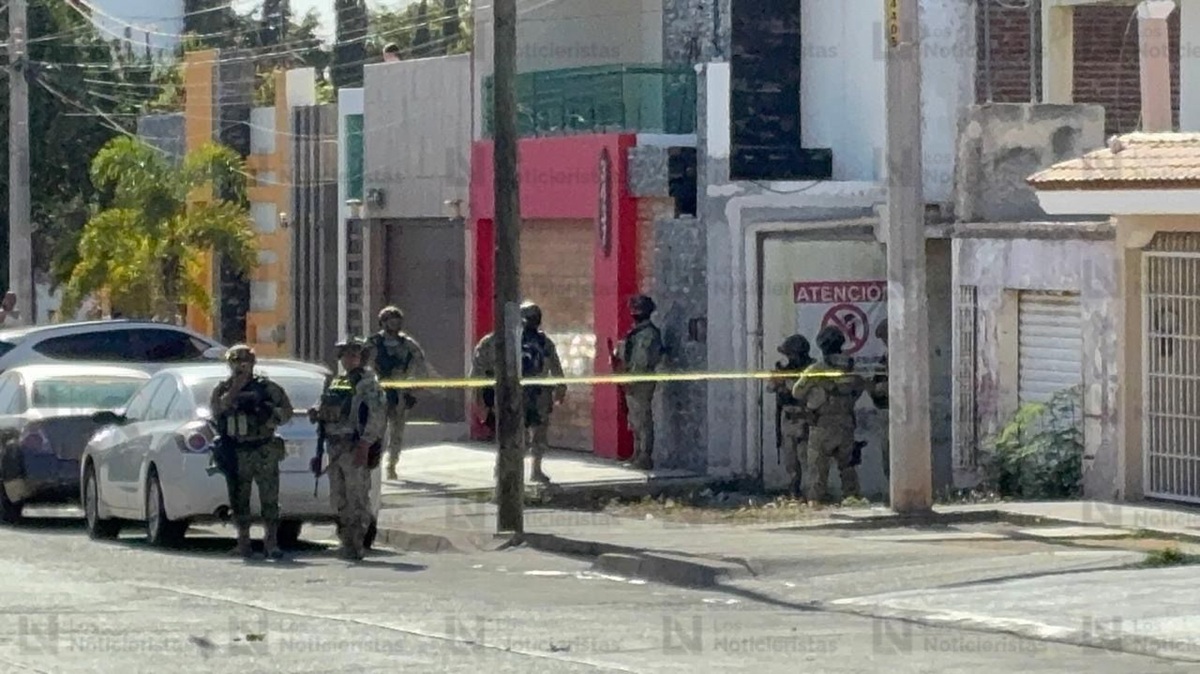 Autoridades en la colonia Guadalupe Victoria en Culiacán
