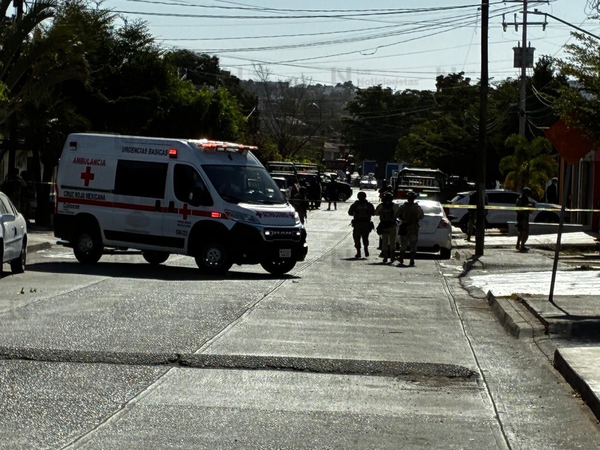 Autoridades en la colonia Guadalupe Victoria en Culiacán