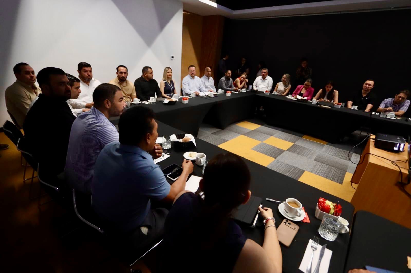 Ayuntamiento de Mazatlán se reúne con el sector empresarial
