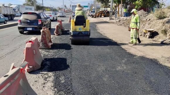 Ayuntamiento refuerza bacheo en Mazatlán, Sinaloa, y sus sindicaturas para mejorar la movilidad