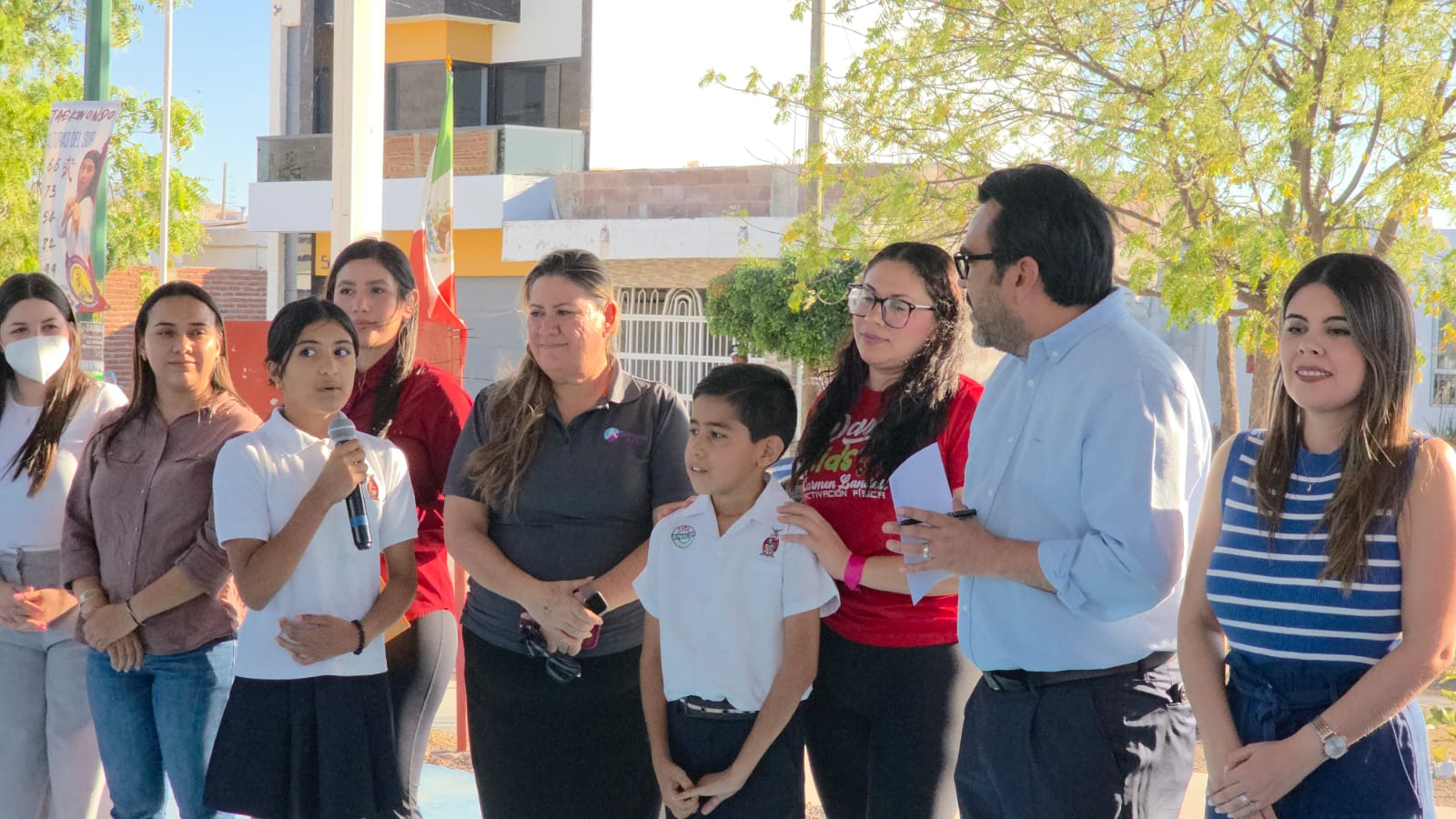 Gámez Mendívil inaugura techumbre en Alturas del Sur