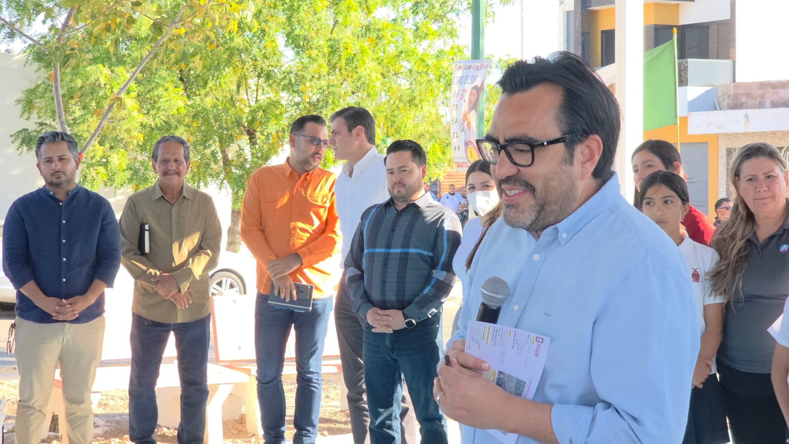 Gámez Mendívil inaugura techumbre en Alturas del Sur