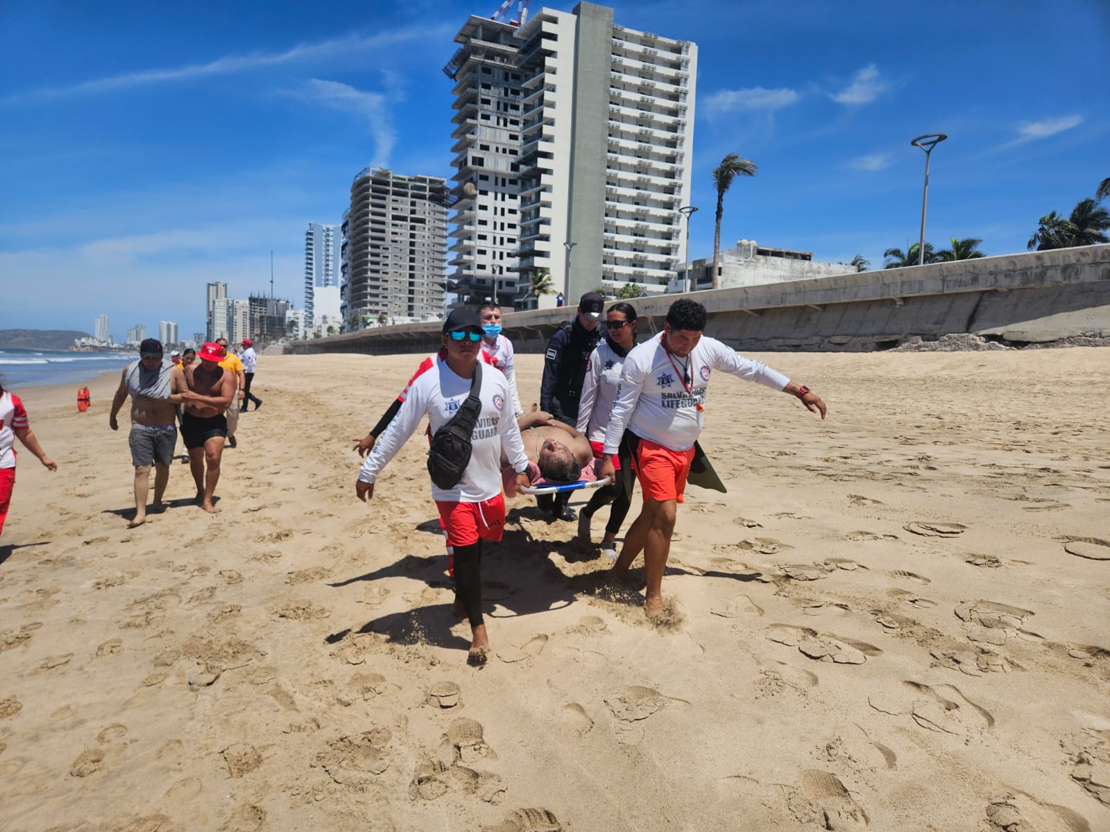 Bañistas rescatados en Playa Norte, Mazatlán