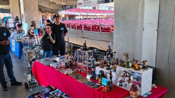Bazar Mazfest reúne a emprendedores y familias en el estadio Teodoro Mariscal, en Mazatlán, Sinaloa