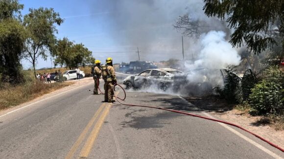 Bomberos de Guasave, Sinaloa, refuerzan inspecciones en accidentes ante riesgo de incendios vehiculares