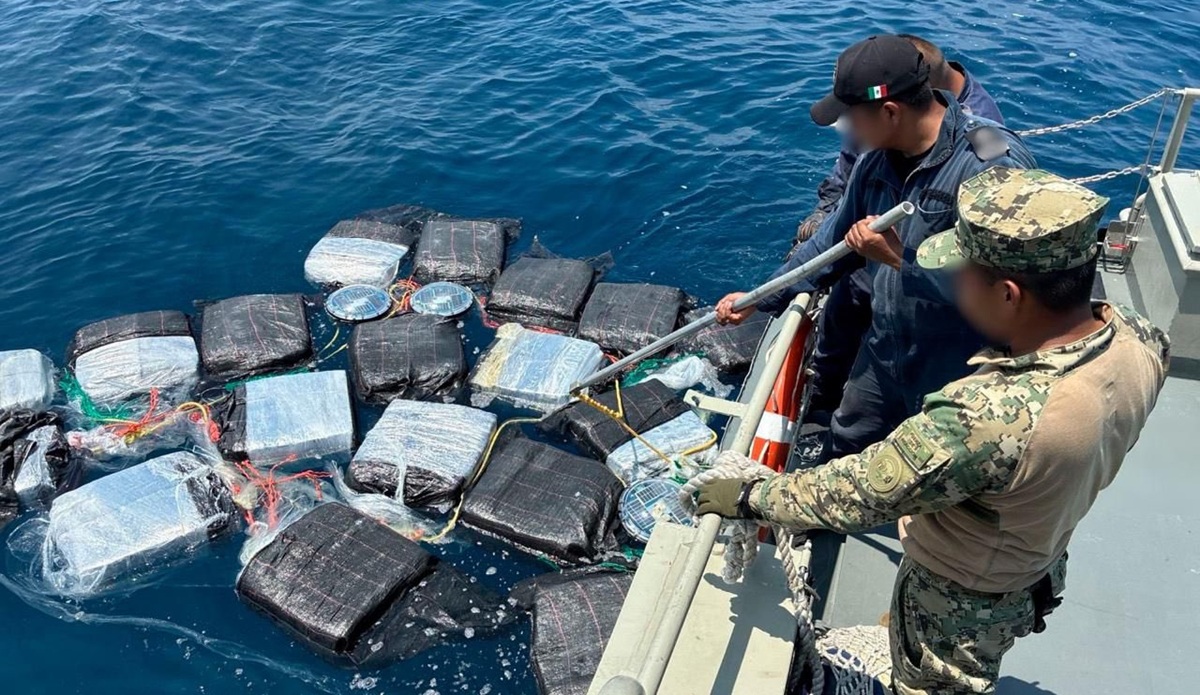 Bultos de cocaína en el mar de Chiapas