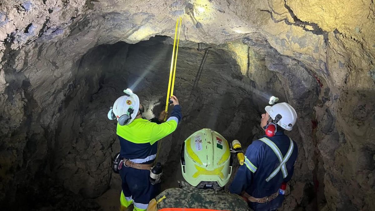 busca de mineros en la mina santa fe en el rosario lugar