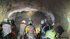busca de mineros en mina santa fe en el rosario