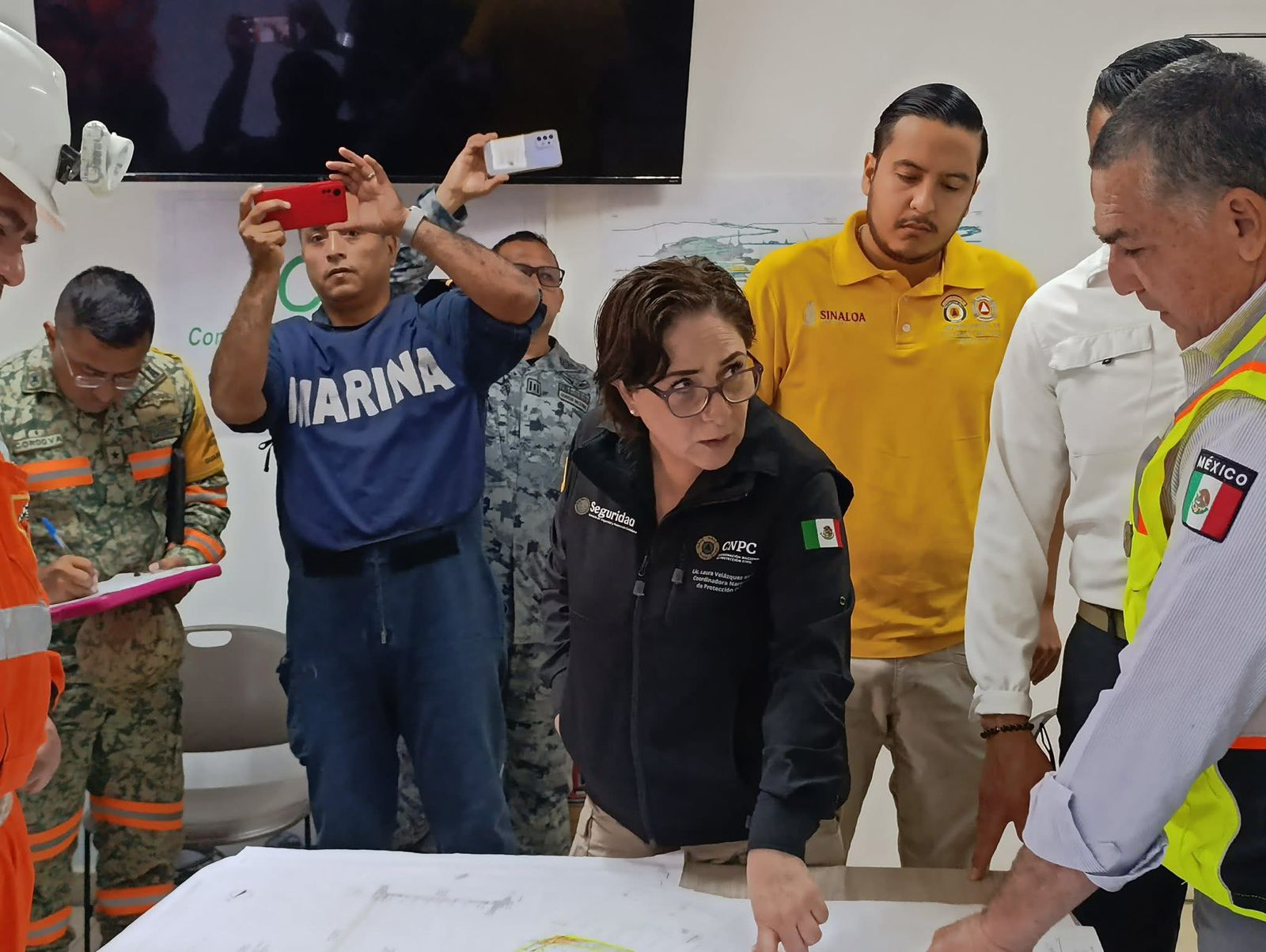 Autoridades mantienen labores ininterrumpidas en la rampa 48-2 Norte para localizar al último minero atrapado.