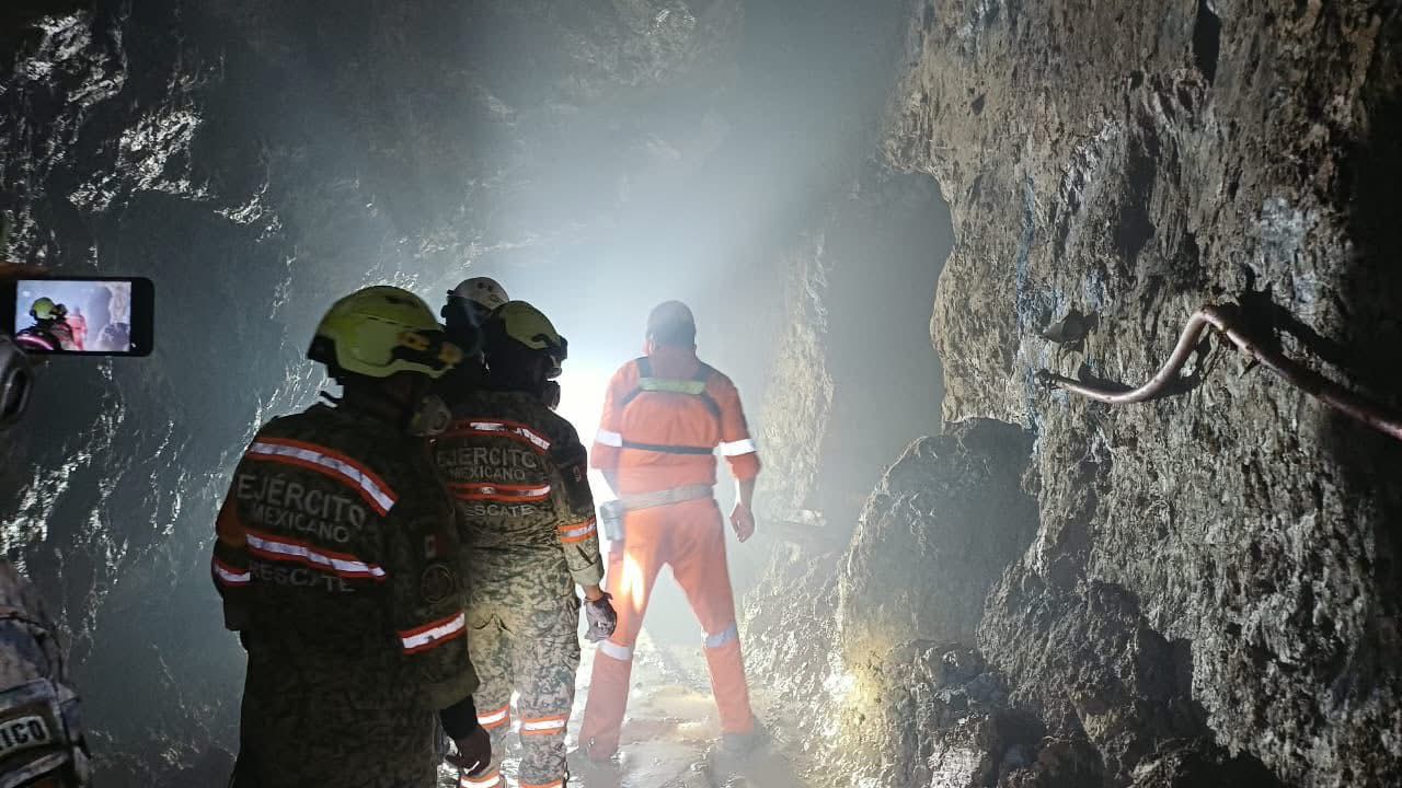 Autoridades mantienen labores ininterrumpidas en la rampa 48-2 Norte para localizar al último minero atrapado.
