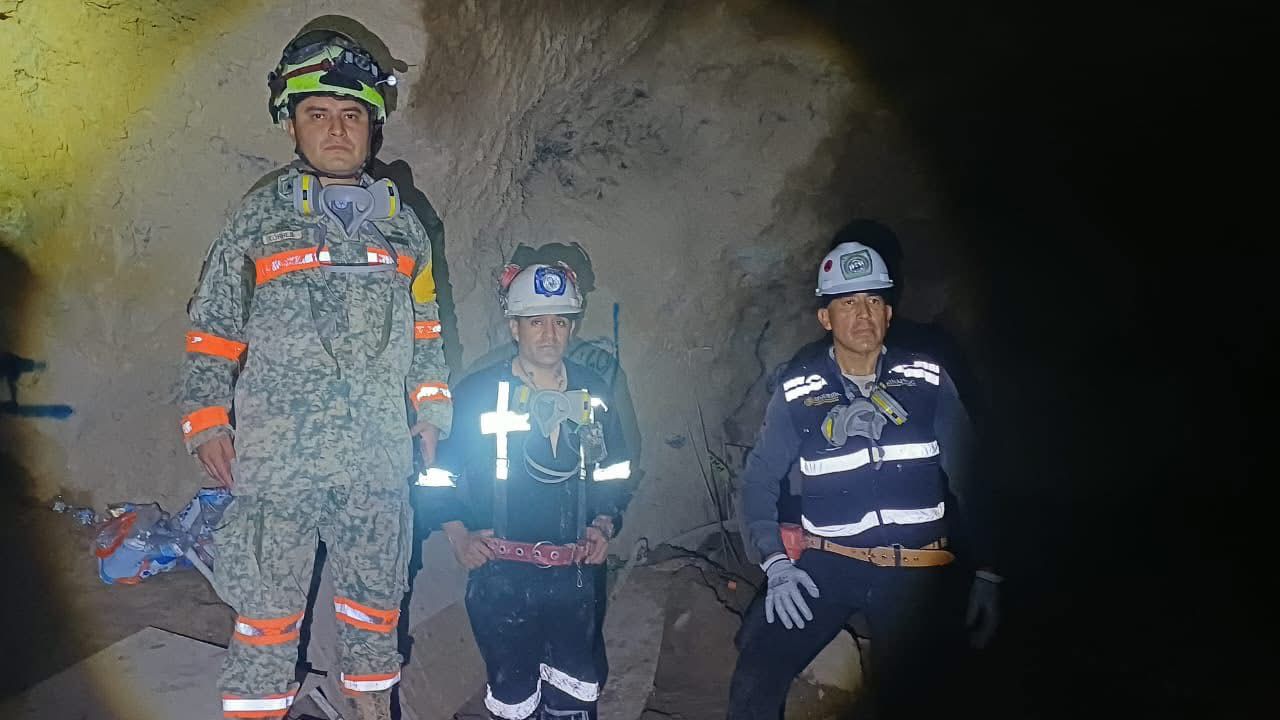 Autoridades mantienen labores ininterrumpidas en la rampa 48-2 Norte para localizar al último minero atrapado.