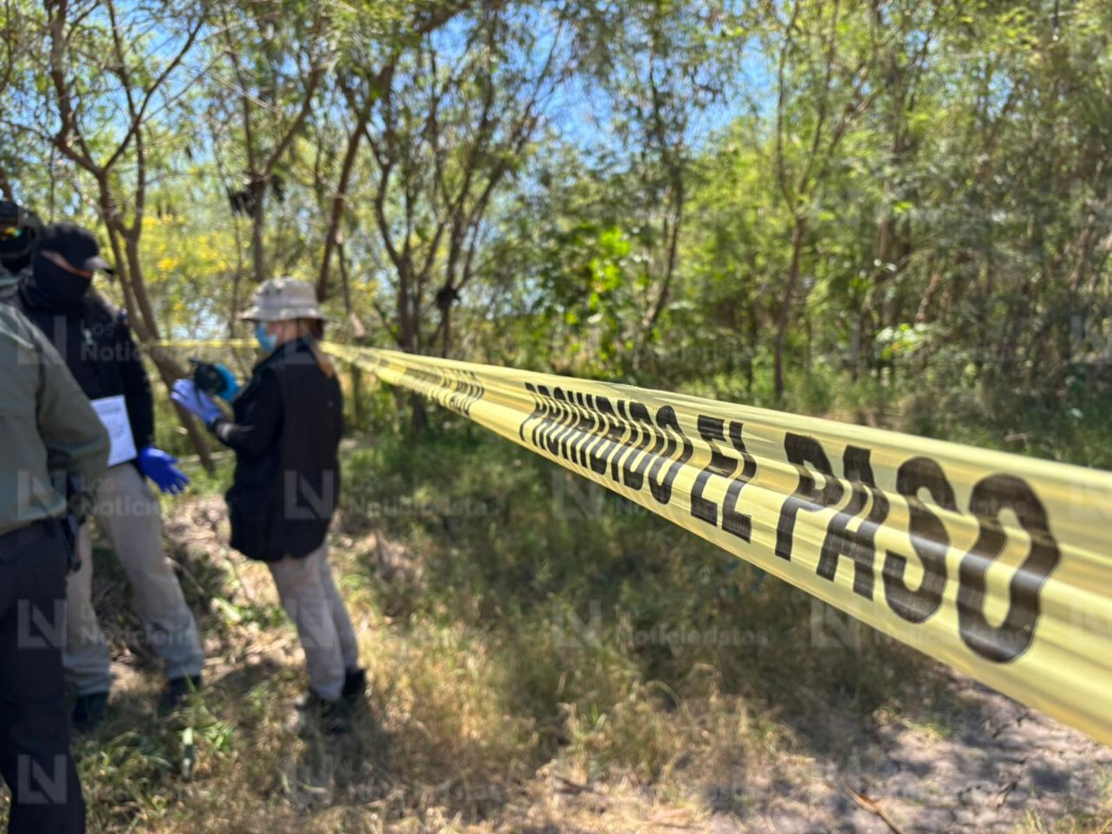 Trae ropa táctica: Localizan cadáver en descomposición en Costa Rica al sur de Culiacán