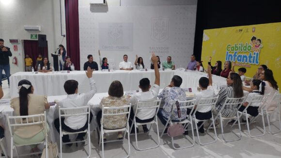 Niñas y niños toman el control del Ayuntamiento de Salvador Alvarado, Sinaloa, en el Cabildo Infantil 2026