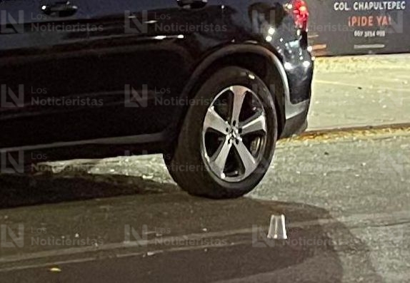 Camioneta Mercedes-Benz baleada en Culiacán, Sin.