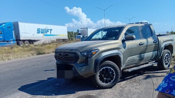 Hermanas pierden la vida tras ser arrolladas por una camioneta sobre la México 15, en Ahome, Sinaloa