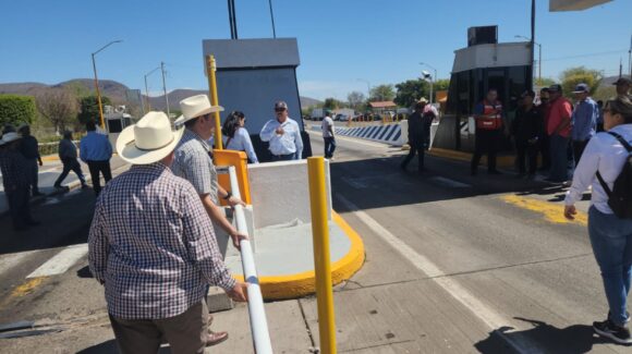 Desactivan productores agrícolas la toma de caseta en San Miguel Zapotitlán; en el resto se Sinaloa permanece el movimiento