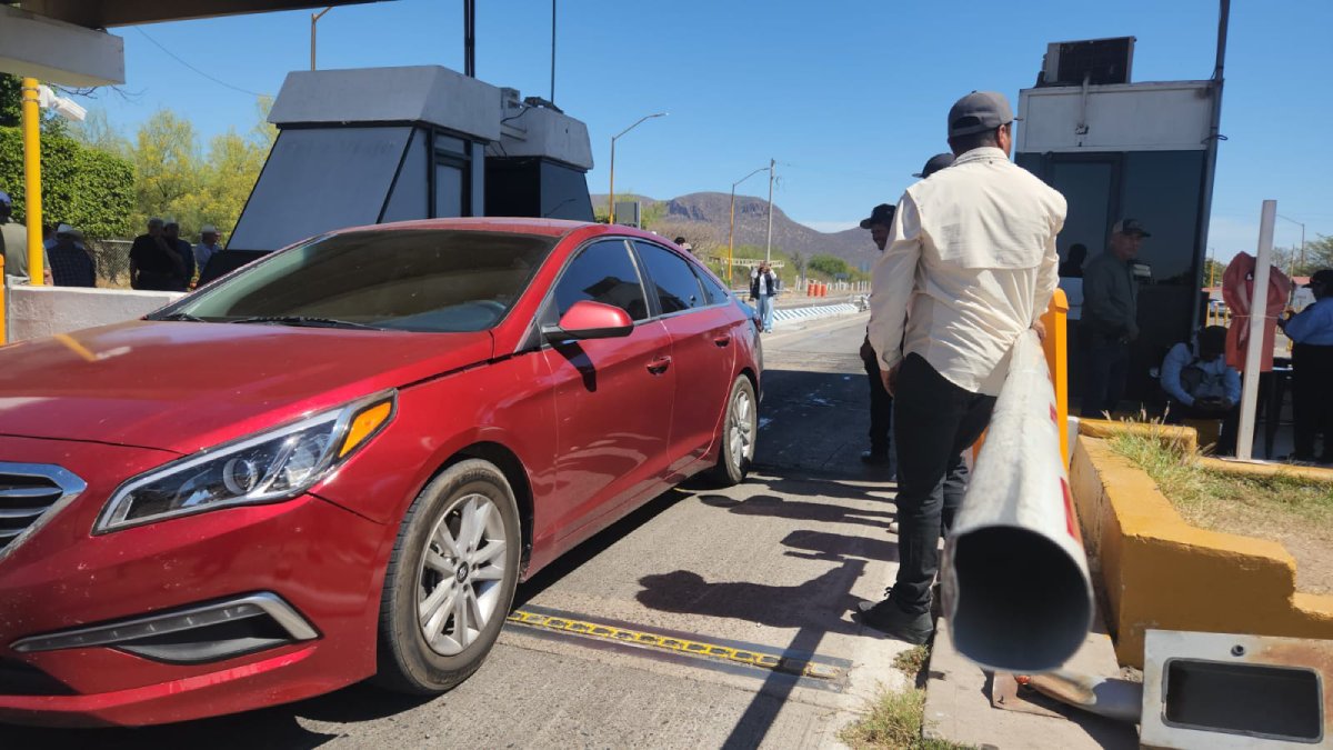 campesinos liberan caseta de san miguel zapotitlan auto