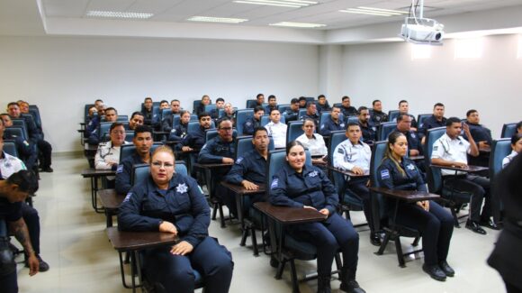 Refuerzan seguridad en Mazatlán, Sinaloa, con capacitación para policías impartida por la Unipol, así como el aumento de elementos