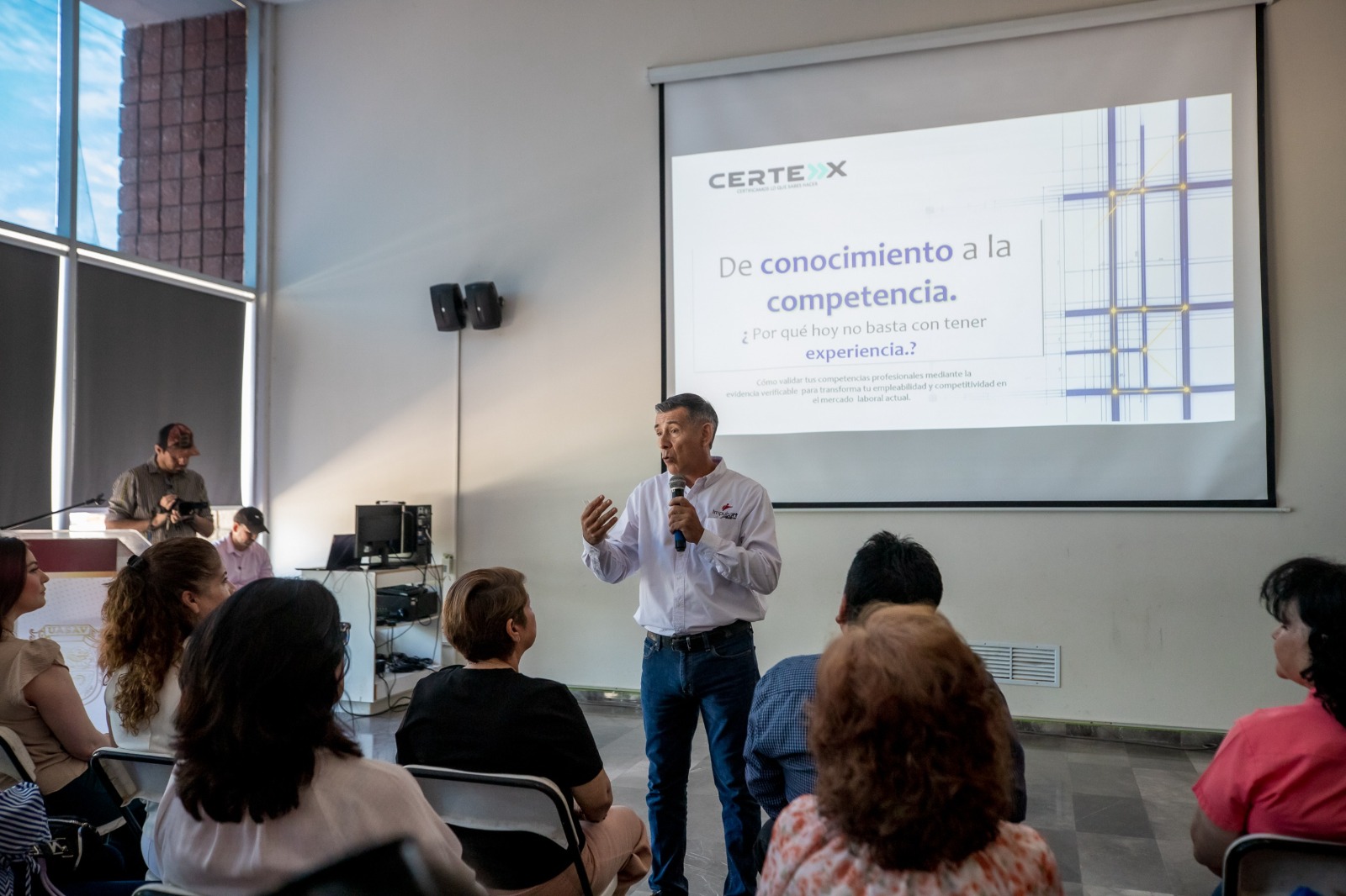 Brindan capacitación a jóvenes, emprendedores y empresarios de Guasave