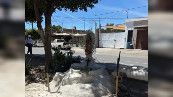 Policías municipales de Guasave retiran red de voleibol y capilla en parque lineal de Guasave; denuncian abuso de autoridad